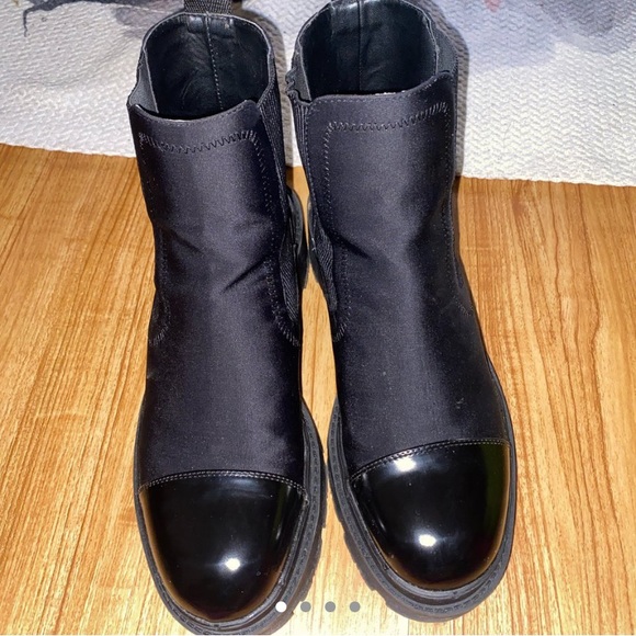 •SOLD•😢Black elastic lug soled ankle boots. 🖤🖤 - Picture 4 of 4